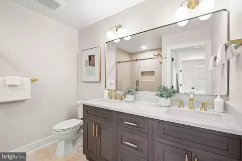 Bath - 9137 Rockefeller Ln, Springfield, VA 22153 photo 2 of 6