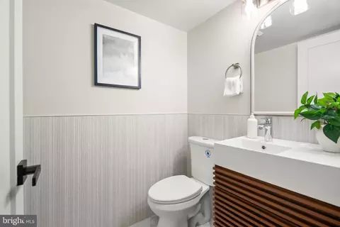 Bath - 9137 Rockefeller Ln, Springfield, VA 22153 photo 1 of 6