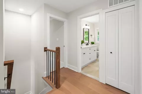 Entry Way - 9137 Rockefeller Ln, Springfield, VA 22153 photo 3 of 4