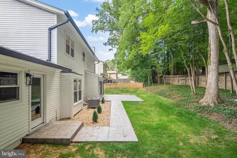 Exterior - 9137 Rockefeller Ln, Springfield, VA 22153 photo 4 of 6