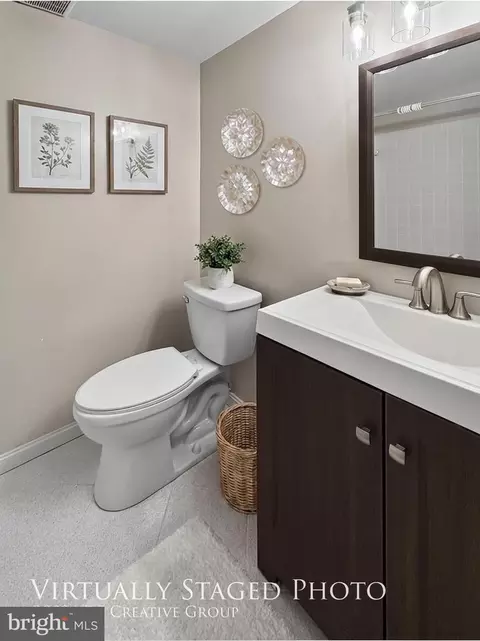 Bath - 9036 Rosewall Ct, Springfield, VA 22152 photo 4 of 5