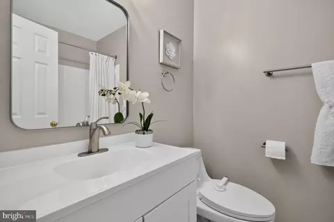 Bath - 9036 Rosewall Ct, Springfield, VA 22152 photo 2 of 5