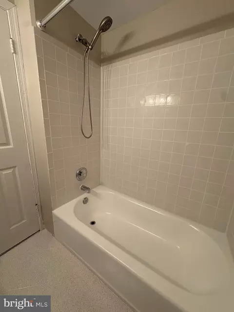 Bath - 9036 Rosewall Ct, Springfield, VA 22152 photo 5 of 5