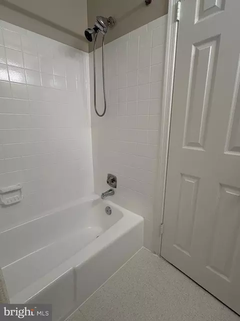 Bath - 9036 Rosewall Ct, Springfield, VA 22152 photo 3 of 5