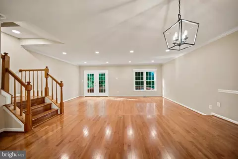 Living - 8002 Tanworth Ct, Springfield, VA 22152 photo 2 of 8