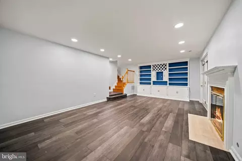 Living - 8002 Tanworth Ct, Springfield, VA 22152 photo 7 of 8