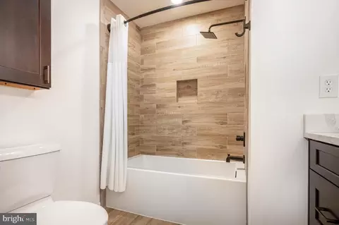 Bath - 8002 Tanworth Ct, Springfield, VA 22152 photo 3 of 4