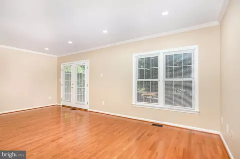 Living - 8002 Tanworth Ct, Springfield, VA 22152 photo 2 of 7