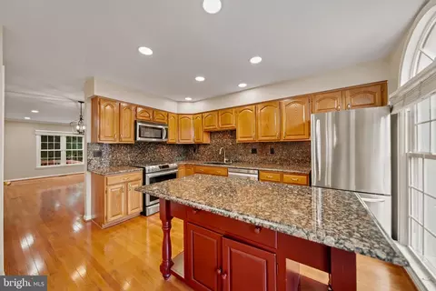 Kitchen - 8002 Tanworth Ct, Springfield, VA 22152 photo 3 of 4