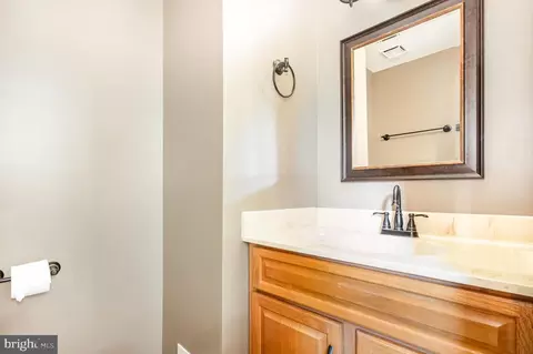 Bath - 8002 Tanworth Ct, Springfield, VA 22152 photo 4 of 4