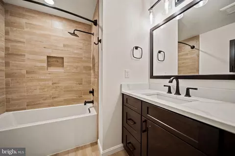 Bath - 8002 Tanworth Ct, Springfield, VA 22152 photo 3 of 3