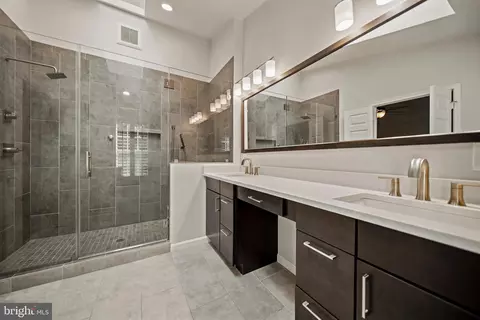 Bath - 8002 Tanworth Ct, Springfield, VA 22152 photo 2 of 3