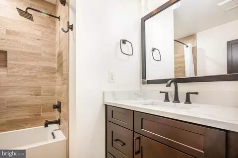 Bath - 8002 Tanworth Ct, Springfield, VA 22152 photo 2 of 4
