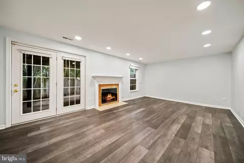 Living - 8002 Tanworth Ct, Springfield, VA 22152 photo 6 of 8