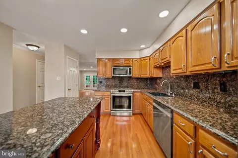 Kitchen - 8002 Tanworth Ct, Springfield, VA 22152 photo 4 of 4