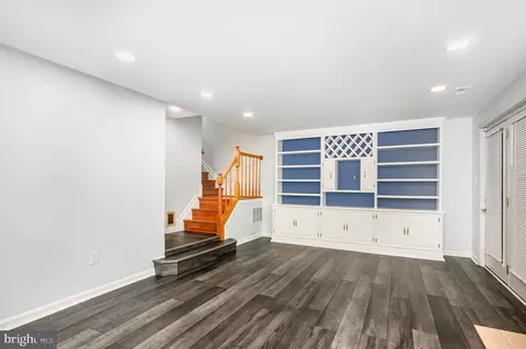 Living - 8002 Tanworth Ct, Springfield, VA 22152 photo 5 of 7