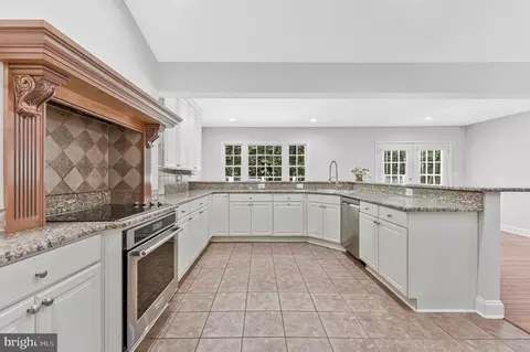 Kitchen - 13716 Springhaven Dr, Chantilly, VA 20151 photo 1 of 4
