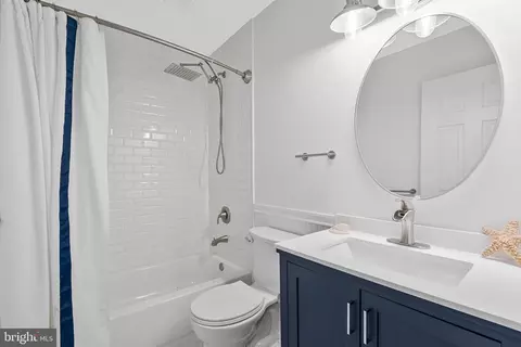Bath - 13716 Springhaven Dr, Chantilly, VA 20151 photo 4 of 5