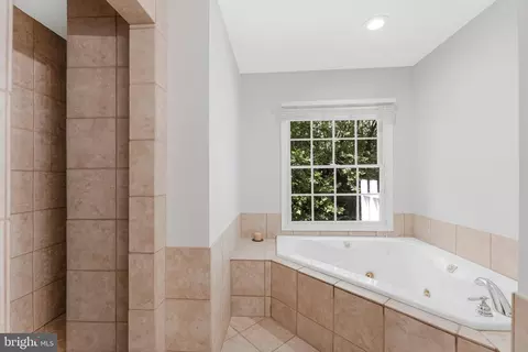 Bath - 13716 Springhaven Dr, Chantilly, VA 20151 photo 2 of 5