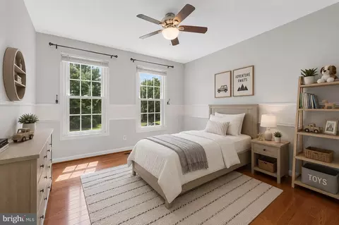 Bedroom - 13716 Springhaven Dr, Chantilly, VA 20151 photo 3 of 6