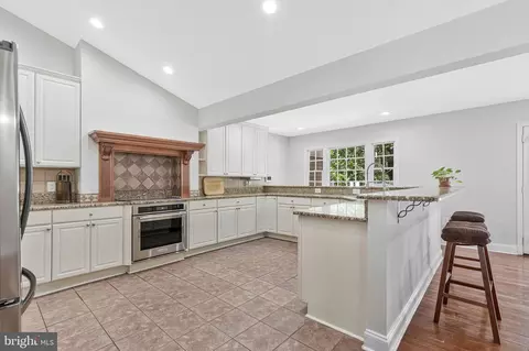 Kitchen - 13716 Springhaven Dr, Chantilly, VA 20151 photo 3 of 4