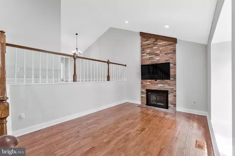 Living - 13716 Springhaven Dr, Chantilly, VA 20151 photo 4 of 4