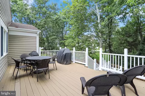 Exterior - 13716 Springhaven Dr, Chantilly, VA 20151 photo 4 of 9