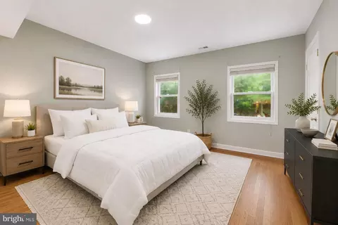 Bedroom - 13716 Springhaven Dr, Chantilly, VA 20151 photo 5 of 6