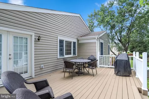 Exterior - 13716 Springhaven Dr, Chantilly, VA 20151 photo 5 of 9