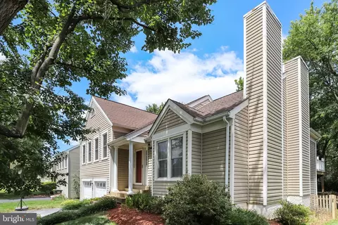 Exterior - 13716 Springhaven Dr, Chantilly, VA 20151 photo 2 of 9