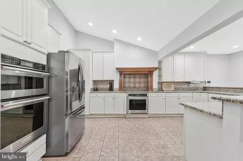 Kitchen - 13716 Springhaven Dr, Chantilly, VA 20151 photo 4 of 4