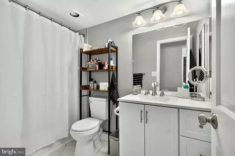 Bath - 7640 Provincial Dr #112, Mclean, VA 22102 photo 1 of 2