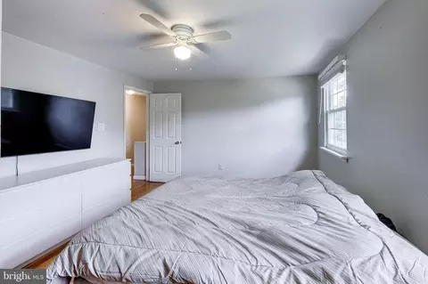 Bedroom - 9152 Burke Rd, Burke, VA 22015 photo 4 of 5