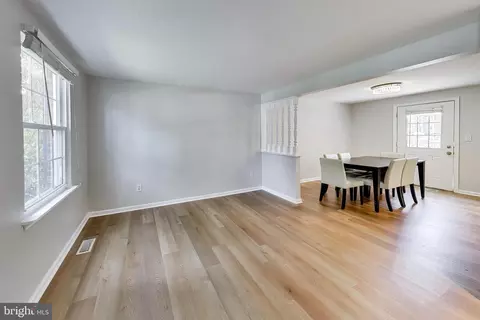 Living - 9152 Burke Rd, Burke, VA 22015 photo 4 of 4