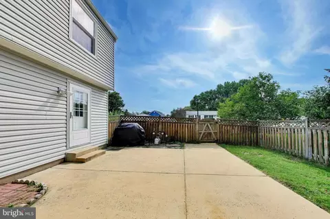 Exterior - 9152 Burke Rd, Burke, VA 22015 photo 7 of 11
