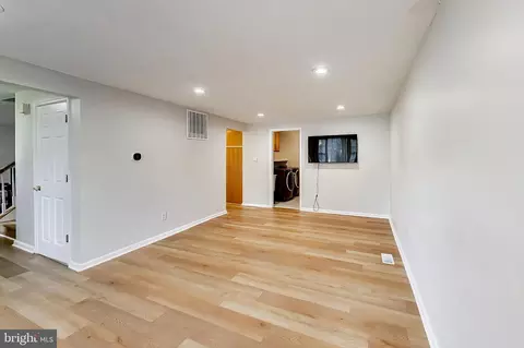 Living - 9152 Burke Rd, Burke, VA 22015 photo 2 of 4