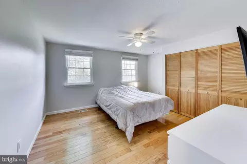 Bedroom - 9152 Burke Rd, Burke, VA 22015 photo 3 of 5