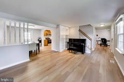 Entry Way - 9152 Burke Rd, Burke, VA 22015 photo 2 of 2