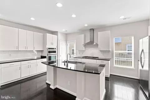 Kitchen - 9652 Pullman Pl, Fairfax, VA 22031 photo 1 of 10