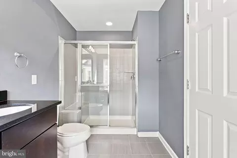 Bath - 9652 Pullman Pl, Fairfax, VA 22031 photo 3 of 4