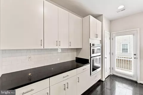 Kitchen - 9652 Pullman Pl, Fairfax, VA 22031 photo 7 of 10