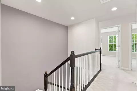 Entry Way - 9652 Pullman Pl, Fairfax, VA 22031 photo 9 of 16