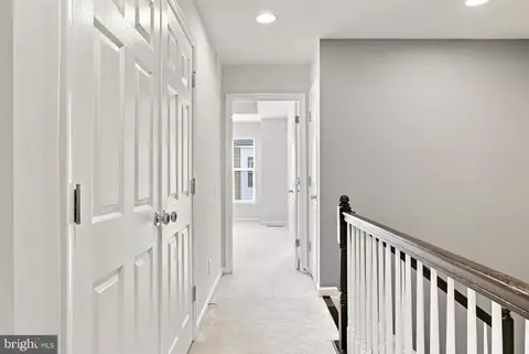 Entry Way - 9652 Pullman Pl, Fairfax, VA 22031 photo 10 of 16