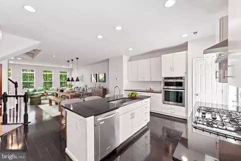 Kitchen - 9652 Pullman Pl, Fairfax, VA 22031 photo 10 of 10