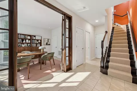 Entry Way - 9652 Pullman Pl, Fairfax, VA 22031 photo 3 of 16