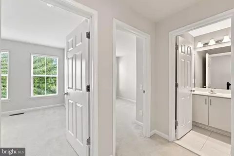 Entry Way - 9652 Pullman Pl, Fairfax, VA 22031 photo 12 of 16