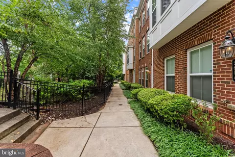 Exterior - 9652 Pullman Pl, Fairfax, VA 22031 photo 4 of 4