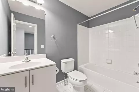 Bath - 9652 Pullman Pl, Fairfax, VA 22031 photo 4 of 4