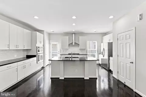 Kitchen - 9652 Pullman Pl, Fairfax, VA 22031 photo 2 of 10