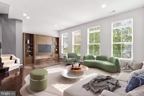 Living - 9652 Pullman Pl, Fairfax, VA 22031 photo 1 of 1